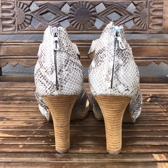 You by Crocs strappy heeled sandals in faux snakeskin - Picture 4 of 9